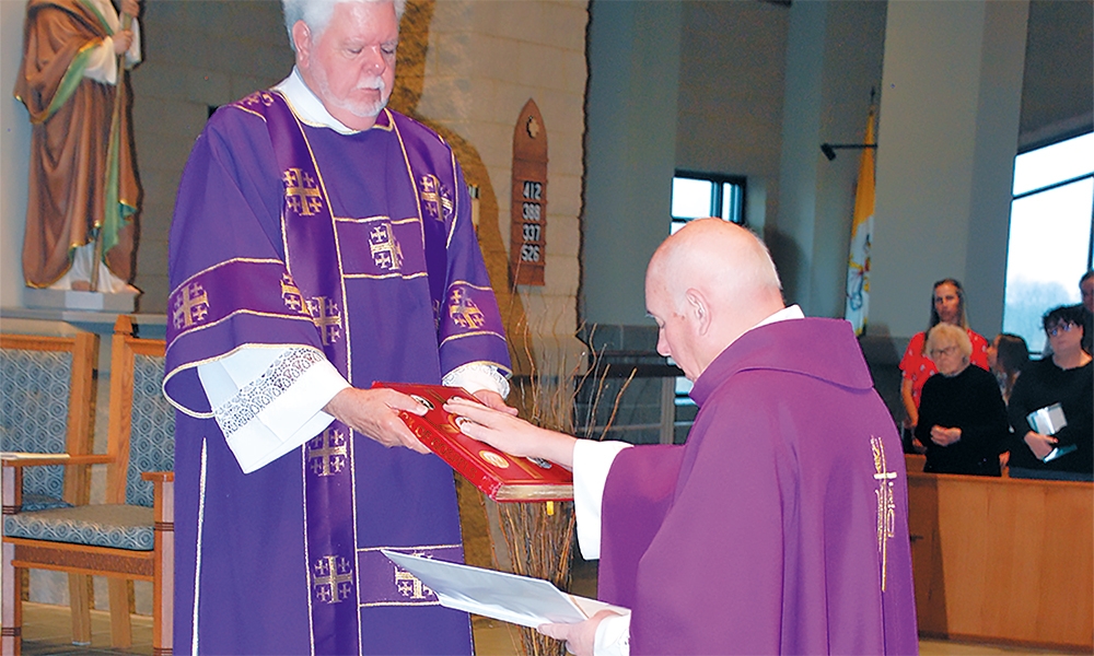 Pastor Installed at Mater Dei Parish